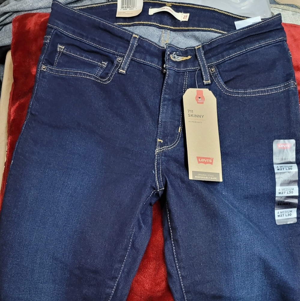 Levi's 711 Women's Mid-Rise Skinny Jeans,